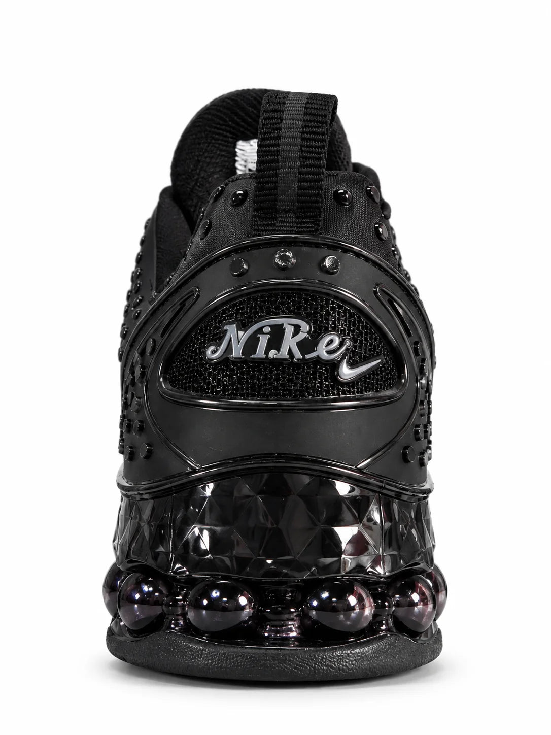 NIKE SHOX NOIR – PERFORMANCE & STYLE