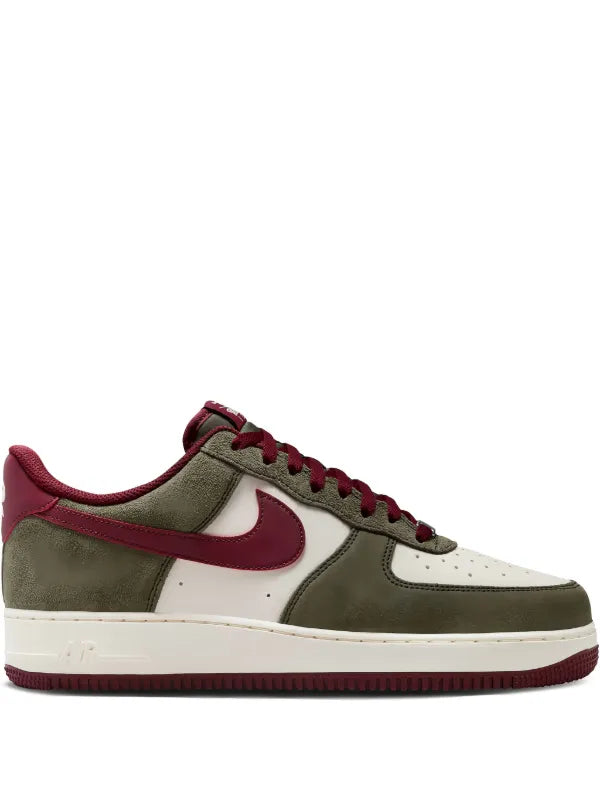 Nike Air Force 1 Low '07 LV8 Cargo Kaki Ivoire pâle, ivoire foncé, rouge d'équipe
