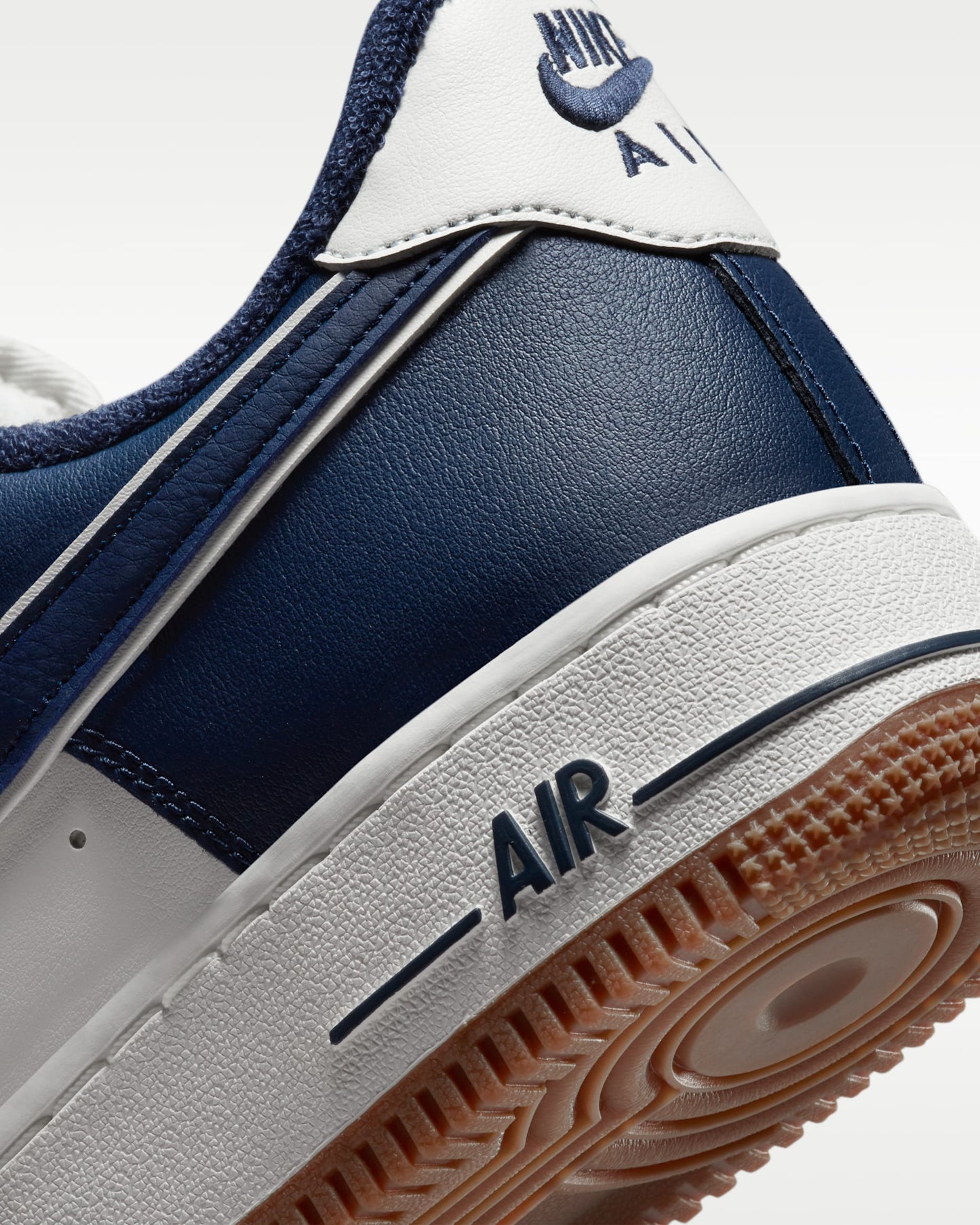 Nike Air Force 1 '07 LV8