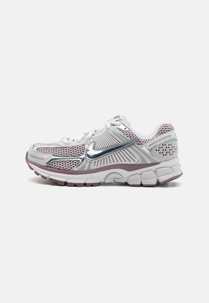 Nike ZOOM VOMERO 5 - Baskets basses - vast grey/metallic silver/platinum violet/taupe grey/reflect silver/white