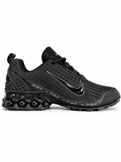 NIKE SHOX NOIR – PERFORMANCE & STYLE