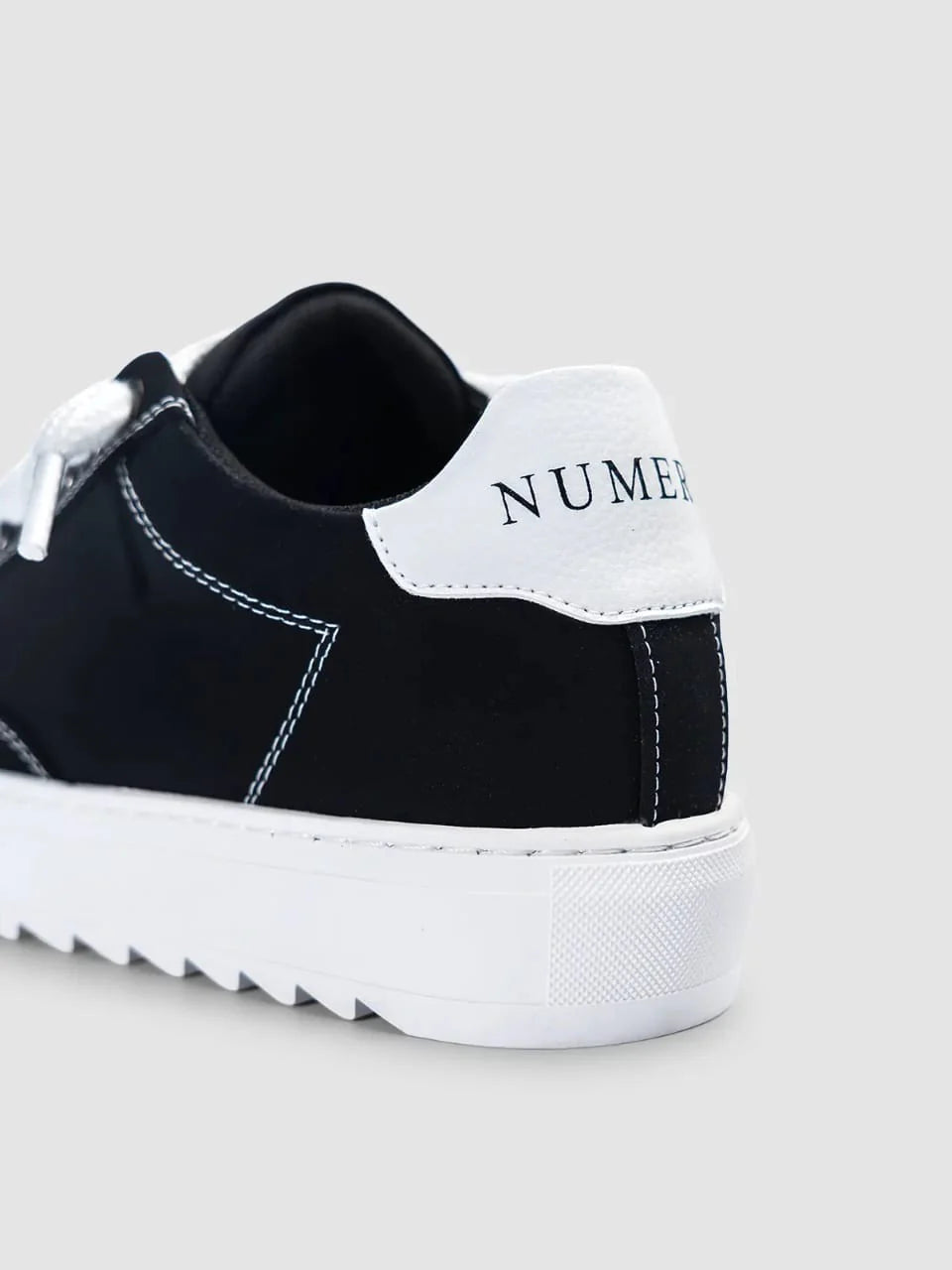 NUMERIŚ Atelier – Shadow Black