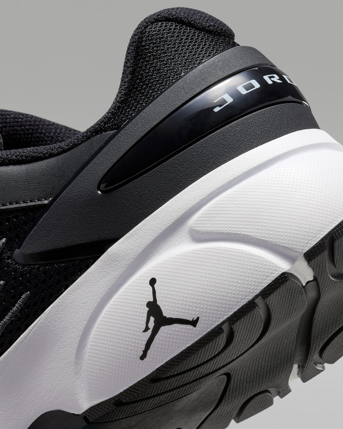 Jordan Trunner Flow Blanc Noir – Sneakers au style moderne et élégant