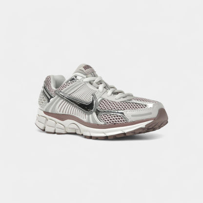 Nike ZOOM VOMERO 5 - Baskets basses - vast grey/metallic silver/platinum violet/taupe grey/reflect silver/white