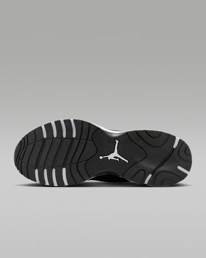 Jordan Trunner Flow Blanc Noir – Sneakers au style moderne et élégant