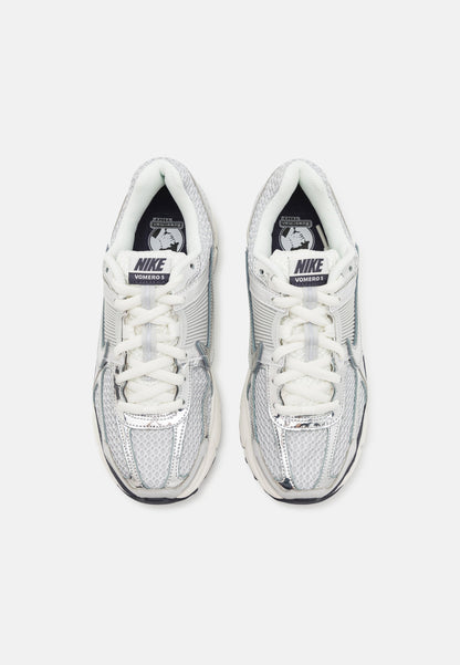 ZOOM VOMERO 5 - Baskets basses - photon dust/chrome/gridiron/sail/metallic platinum