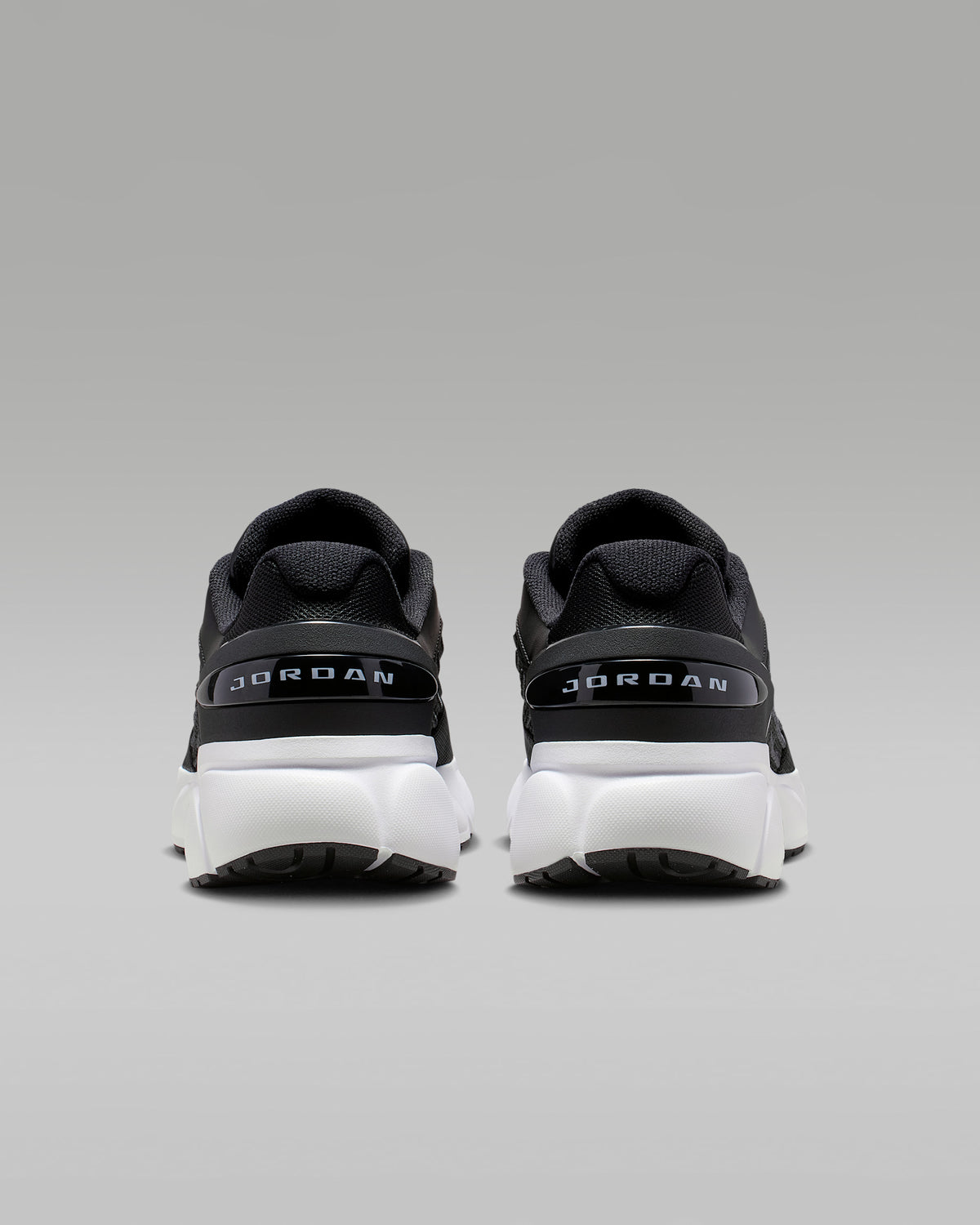 Jordan Trunner Flow Blanc Noir – Sneakers au style moderne et élégant
