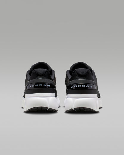Jordan Trunner Flow Blanc Noir – Sneakers au style moderne et élégant