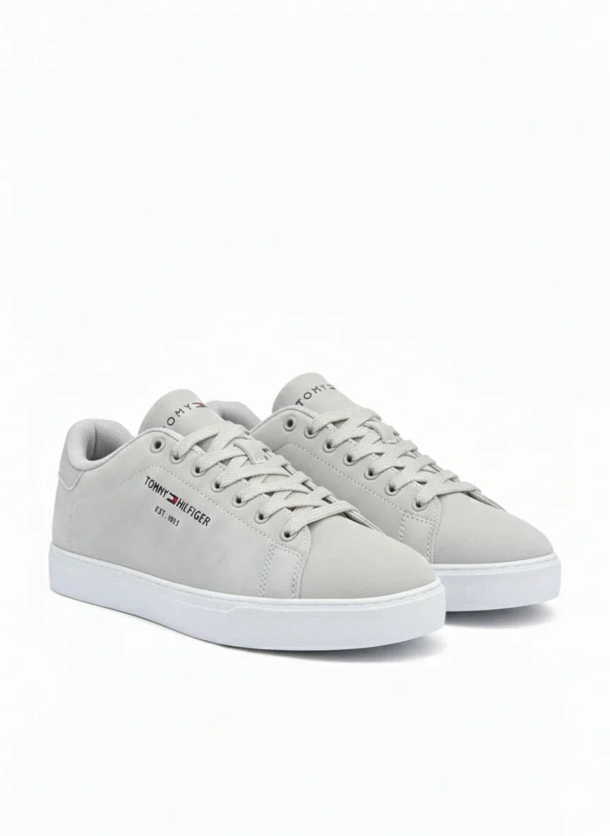 TOMMY HILFIGER – SNEAKERS GRIS CLAIR | DESIGN MODERNE